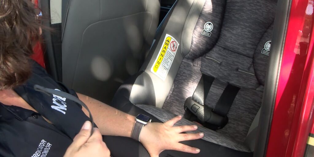 Bảo Vệ An Toàn Trẻ Em Trong Xe Mùa Hè