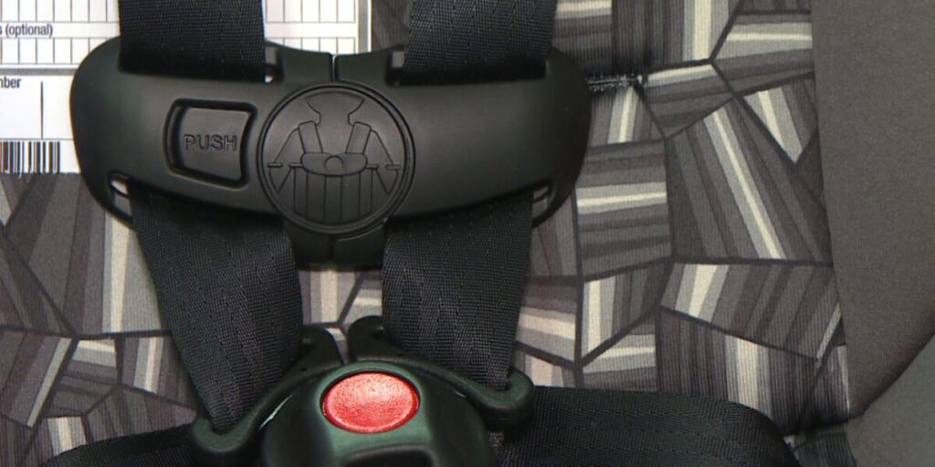 Điều tra vụ bé 2 tuổi tử vong bị bỏ quên trong xe