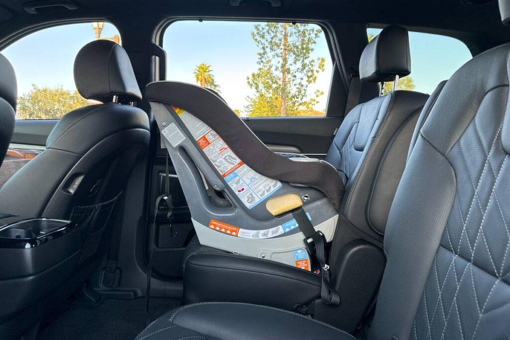 Ghế ô tô vừa vặn trong Kia Telluride 2025
