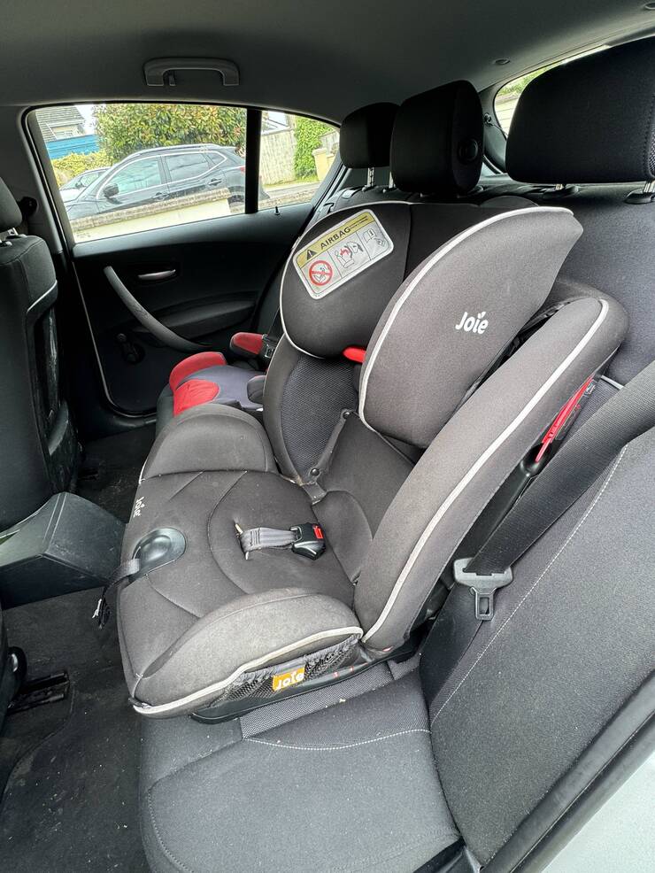 Kiểm Tra Ghế Ngồi Xe Hơi Tháng Tư: Bảo Vệ Trẻ Em Mercer