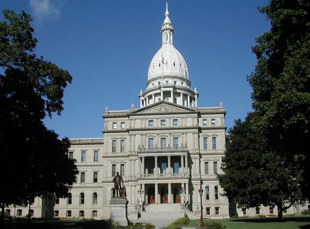 Luật An Toàn Ghế Ngồi Trẻ Em Mới Có Hiệu Lực