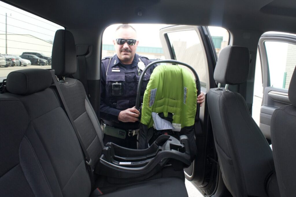 Luật ghế xe mới ở Michigan từ 2/4